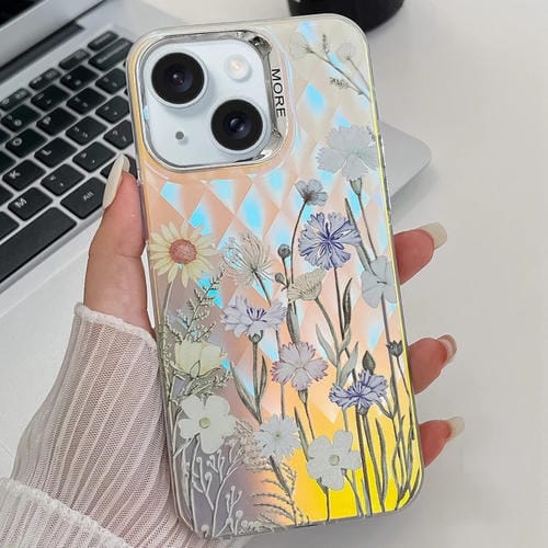 Funda para iPhone 15 TPU con Textura de Flor Láser de Galvanoplastia (Crisantemo Ah5) - MOVILSTORE