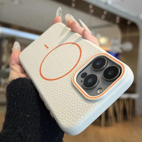 Funda TPU con Diseño Grano de Lichi y Anillo Naranja Magsafe para iPhone 16 Pro Max (Blanca)