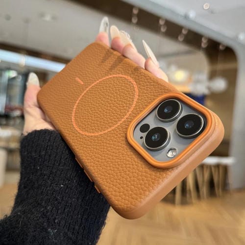 Funda TPU iPhone 16 Pro con Diseño Grano de Lichi y Anillo Magsafe (Marrón)