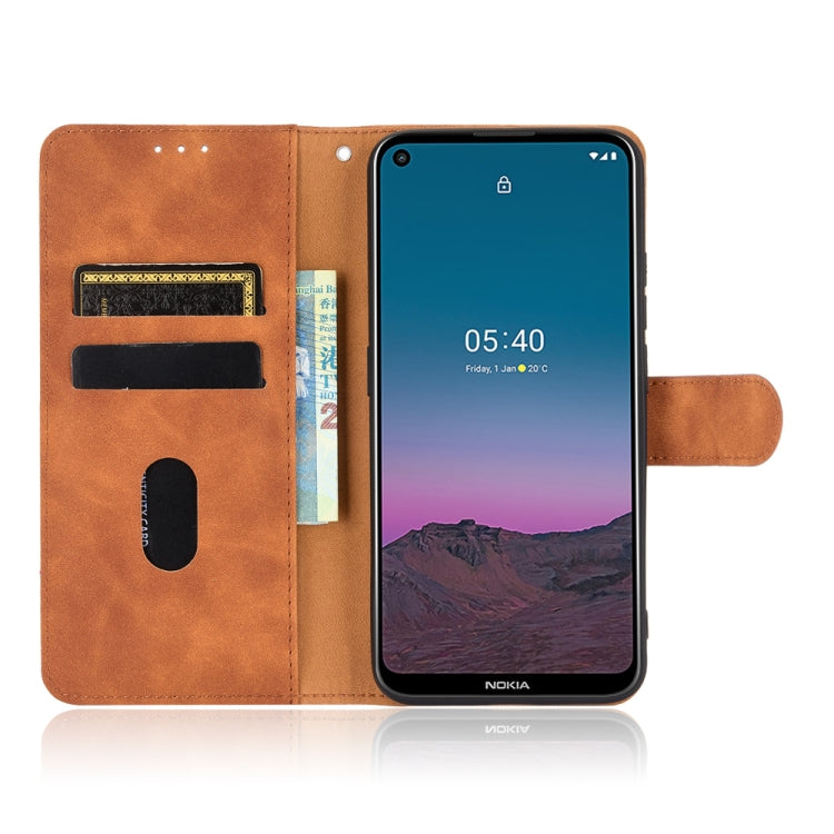 Para Nokia 5.4 Estuche de cuero PU con textura de piel de becerro abatible horizontal con hebilla magnética de color sólido con soporte, ranuras para tarjetas y billetera