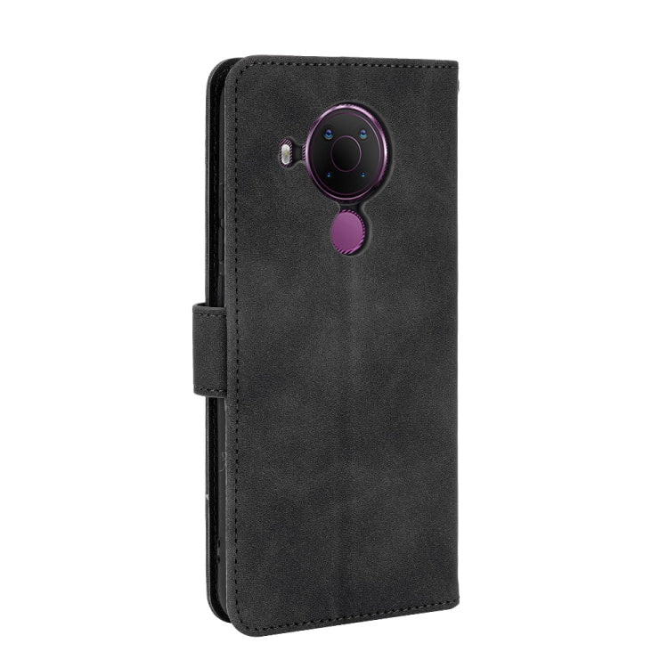 Para Nokia 5.4 Estuche de cuero PU con textura de piel de becerro abatible horizontal con hebilla magnética de color sólido con ranura para tarjetas y billetera