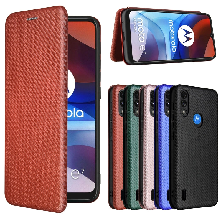 Para Motorola Moto E7 Potencia Fibra de carbono Textura Magnético Horizontal Flip TPU + PC + Funda de cuero PU con ranura para tarjeta (Marrón)