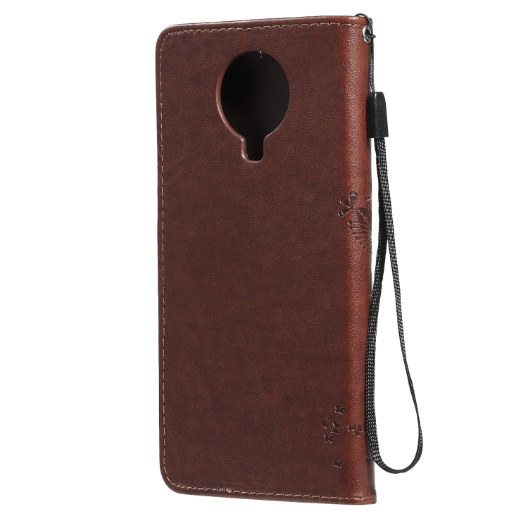 Para Nokia 6.3 Patrón de árbol y gato Impresión prensada Funda de cuero Horizontal Flip PU con soporte y tragamonedas de tarjetas y billetera y cordón (café)