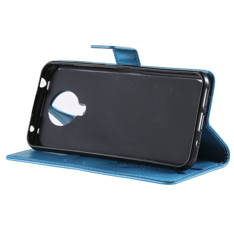 Para Nokia G10 Árbol y gato Patrón de impresión prensado Funda de cuero PU de la PU con soporte y tragamonedas y billetera y cordón (azul)
