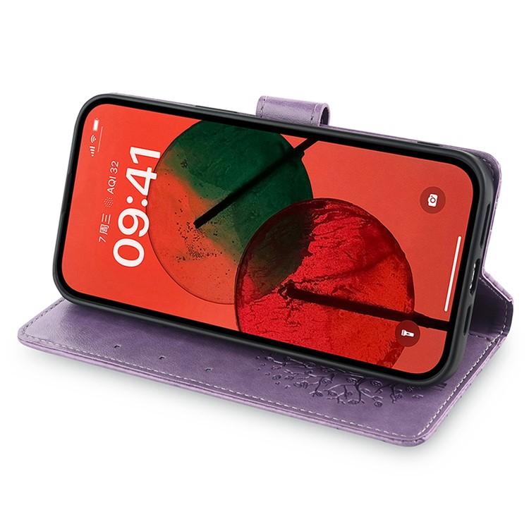 Funda de piel con relieve de árbol y ciervo para Samsung Galaxy F06 5G (morada)