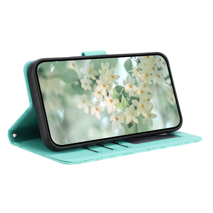 Funda de Cuero con Estampado Floral en Relieve para iPhone 16E (Verde Claro)