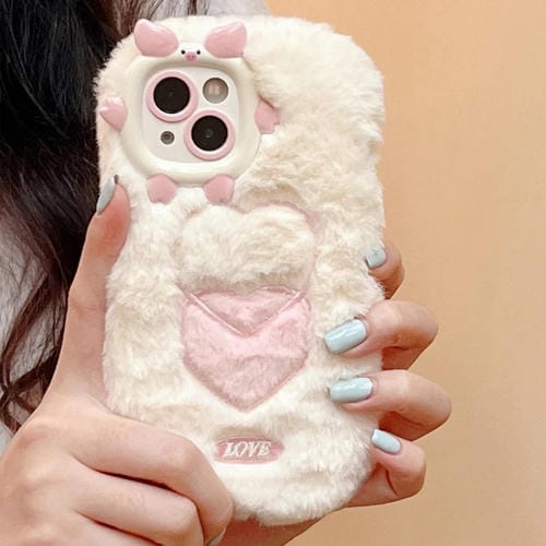 Funda TPU iPhone 15 Plus Bordado Felpa Corazón (Beige)