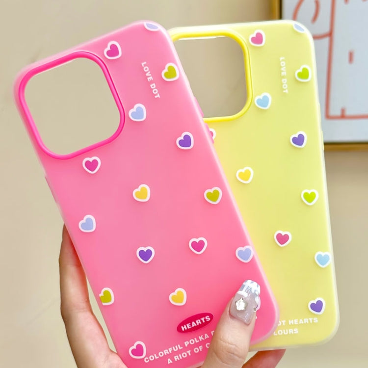 Funda híbrida TPU y Policarbonato iPhone 15 Pro Max con Tacto Sedoso (Lunares Amarillos)