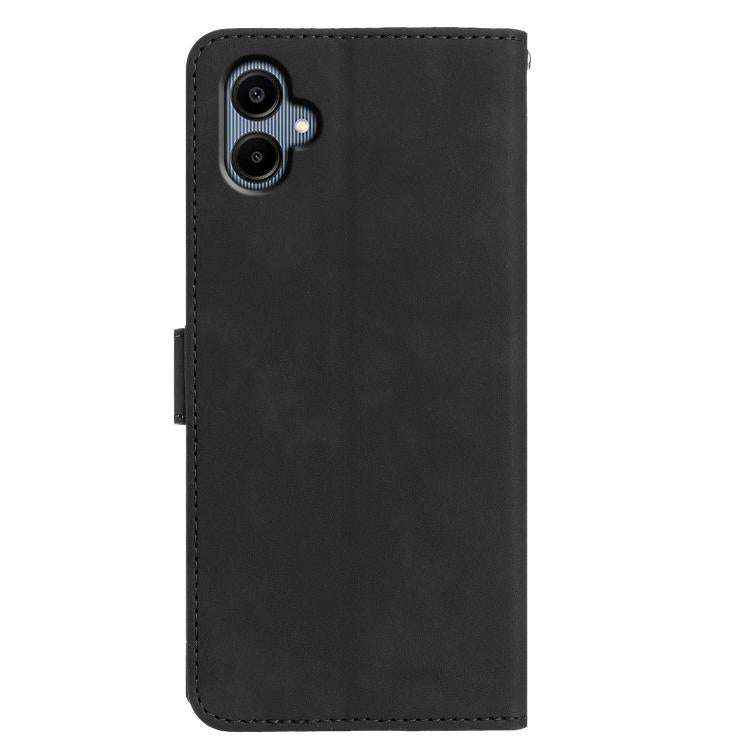 Funda de cuero con relieve y diseño de mariposas para Samsung Galaxy A07 5G (negra)