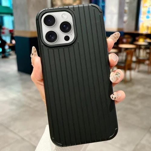 Funda MagSafe de cobertura total para iPhone 13 Pro con diseño inspirado en equipaje (negra)