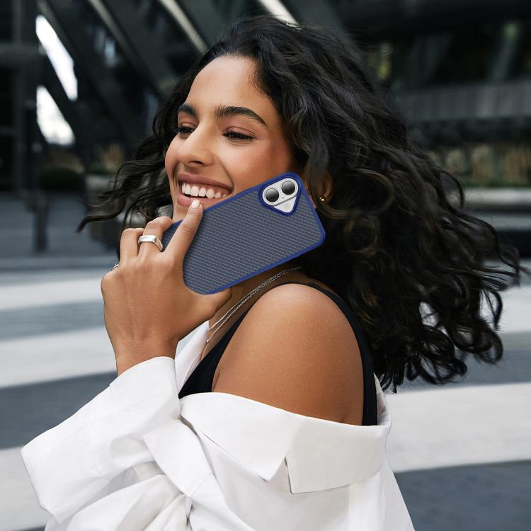 Funda MagSafe con textura de fibra de carbono y tacto suave para iPhone 16 Plus (azul)