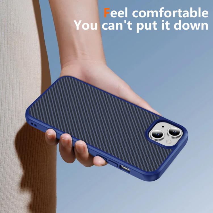 Funda MagSafe con textura de fibra de carbono y tacto suave para iPhone 15 Plus (azul)