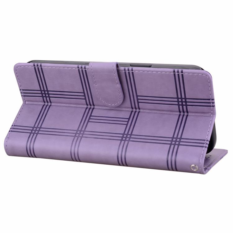 Funda de piel con relieve a cuadros para iPhone 16e (morada)