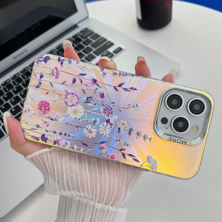Caja de Teléfono TPU para iPhone 15 con Textura de Flor Láser de Galvanoplastia (Flor de Melocotón Ah4) - MOVILSTORE