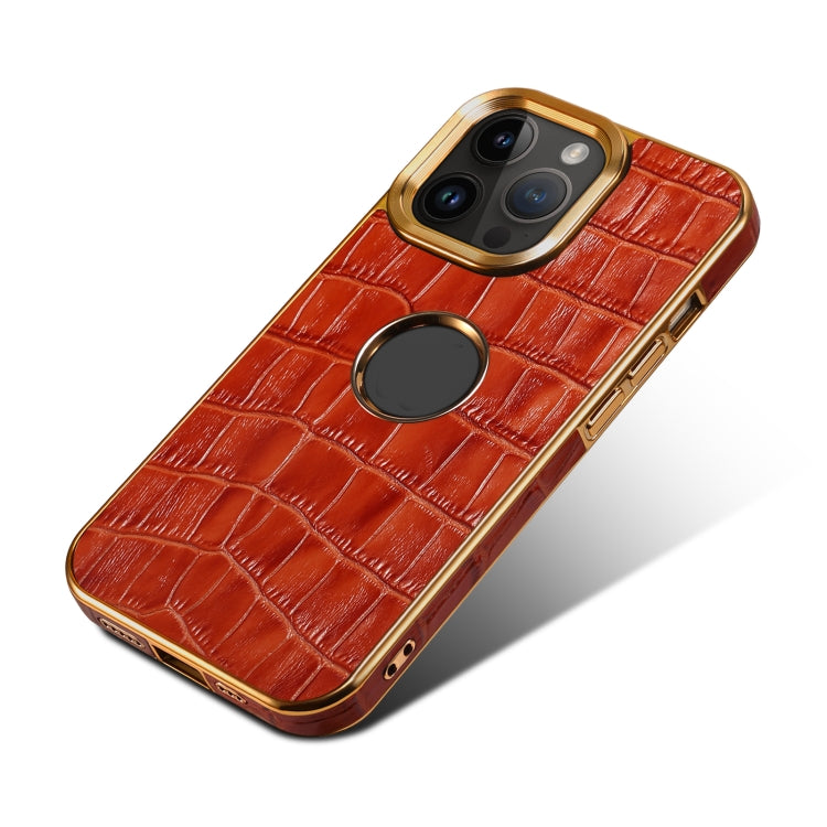 Para iPhone 15 Denior Funda para Teléfono con Galvanoplastia de Cuero Genuino con Textura de Cocodrilo (Marrón Moca) - MOVILSTORE