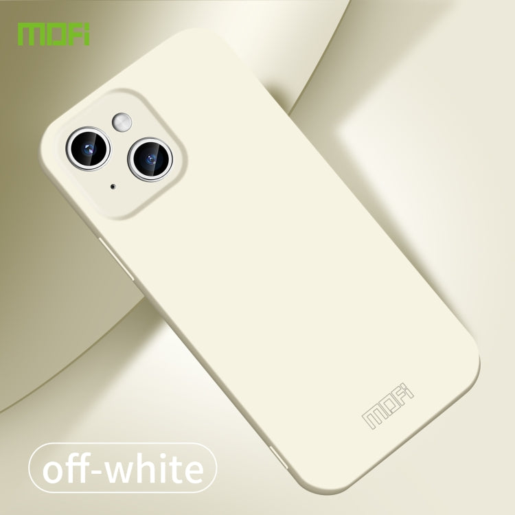 Para iPhone 15 Mofi Qin Series Skin Feel Funda de Silicona con Todo Incluido para Teléfono (Beige) - MOVILSTORE