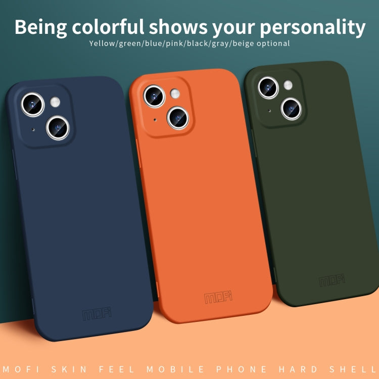 Para iPhone 15 Mofi Qin Series Skin Feel Funda de Silicona con Todo Incluido para Teléfono (Beige) - MOVILSTORE